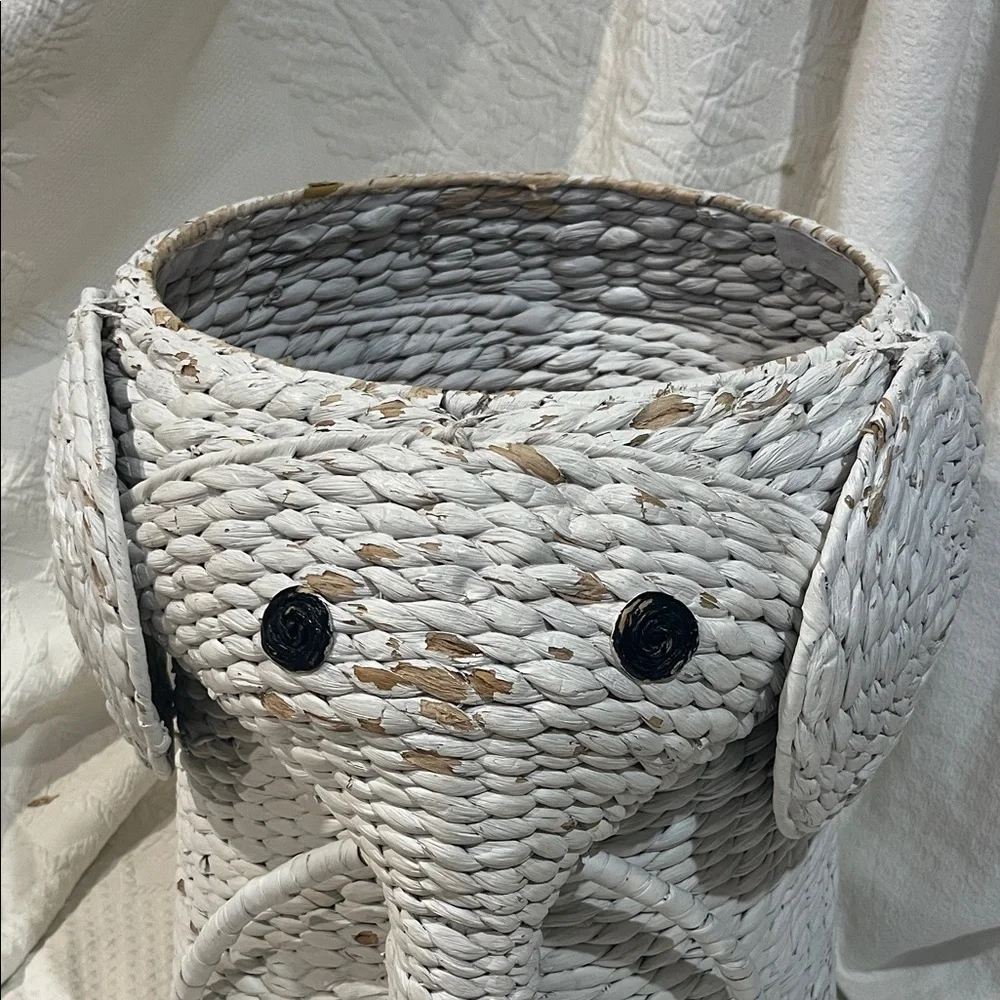 White Woven Elephant‎ Basket